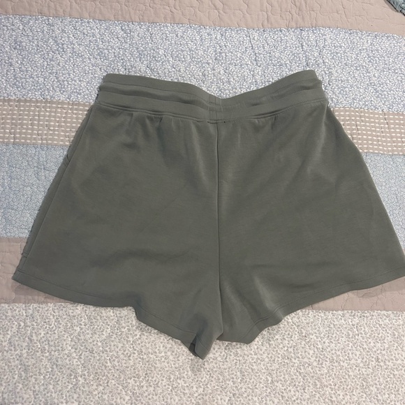 RD Style Shorts - Picture 2 of 3